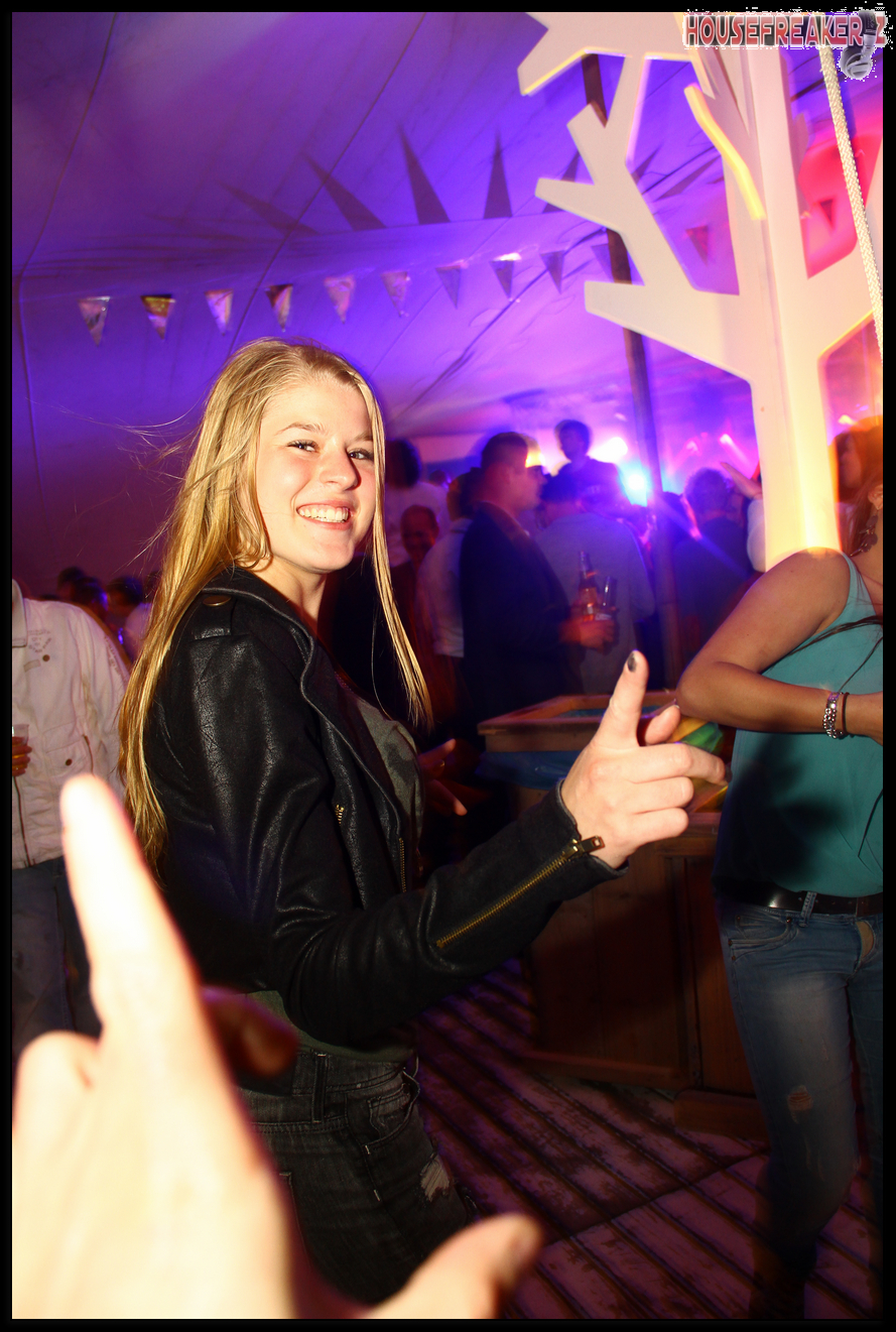 889x1321 pixels (1.264K)